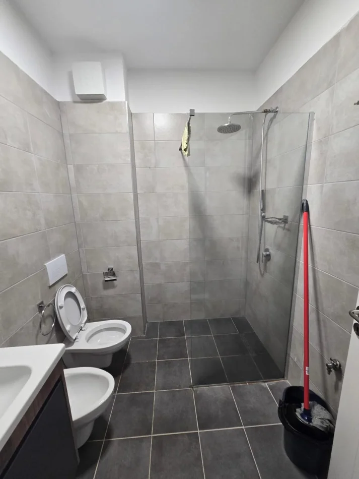 Tirane, for sale 1+1 apartment, 3rd Floor, 74 m², €130,000 (Linzë)