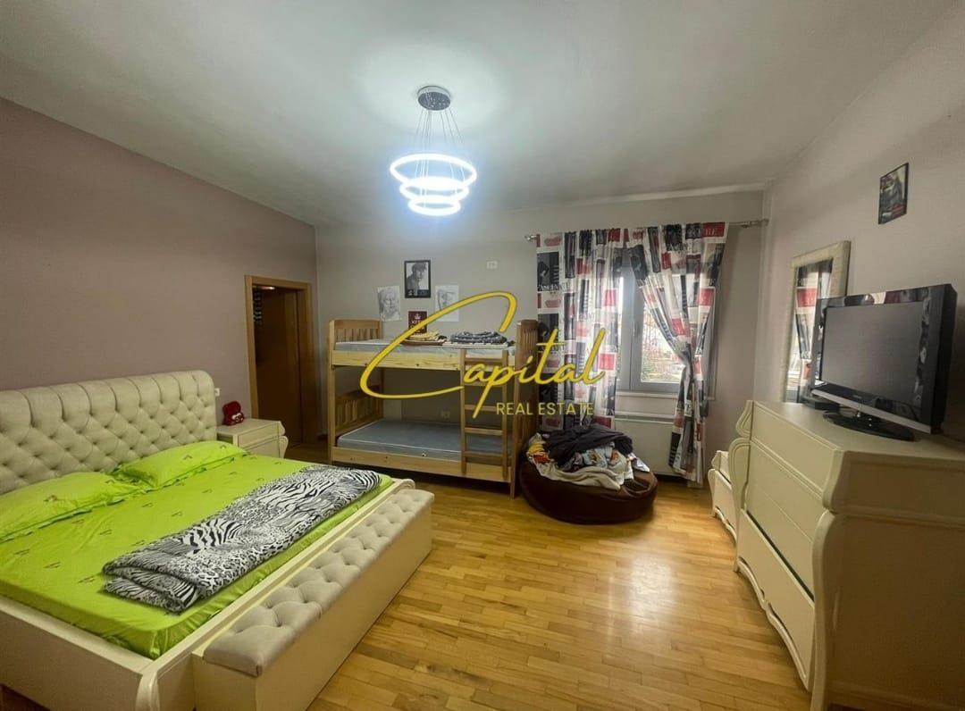 PRIVATE VILLA FOR RENT 240 M2 ON BULEVARDI I RI 1350 EURO