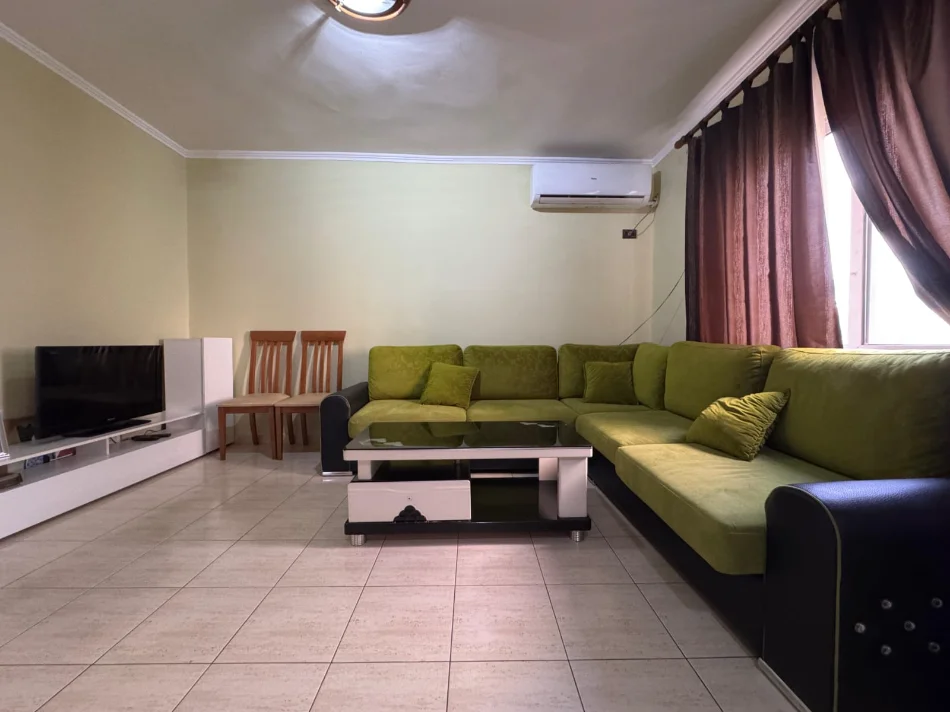Tirane, jepet me qera apartament 1+1+Aneks Kati 5, 58 m² 520 € Stadiumi Dinamo (Rruga Hrigor Heba)
