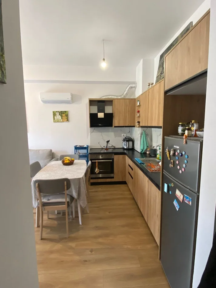 Tirane, affitto appartamento 1+1 Piano 3, 60 m² 400 € (ALI DEMI)