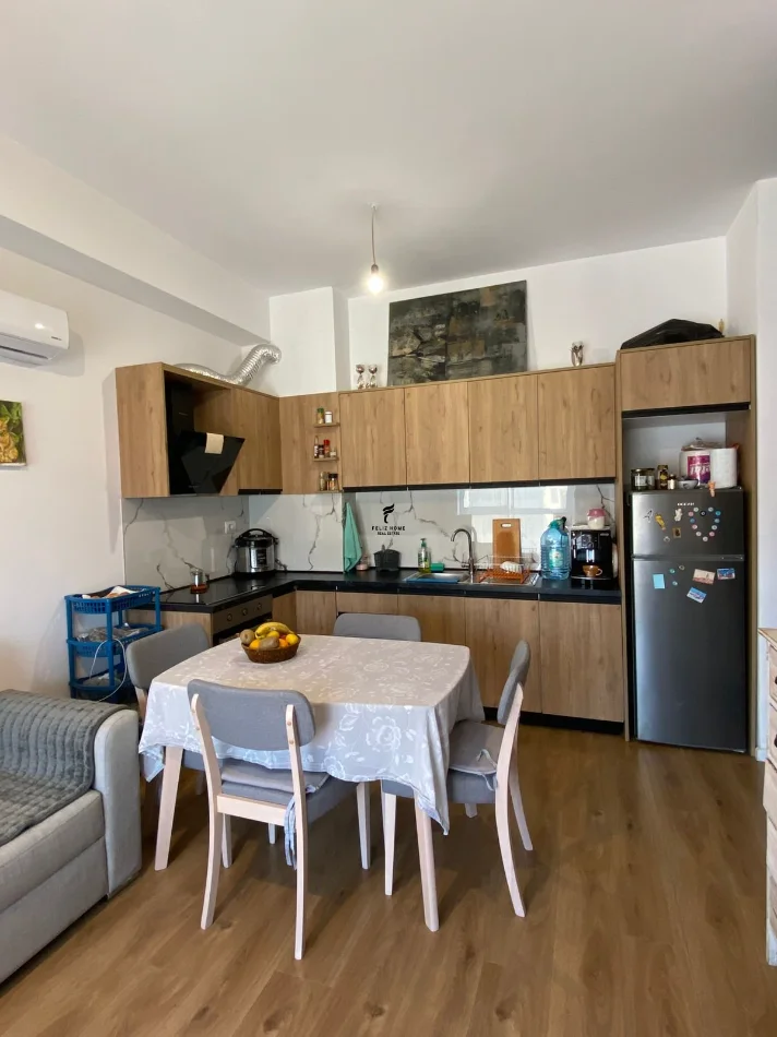 Tirane, affitto appartamento 1+1 Piano 3, 60 m² 400 € (ALI DEMI)