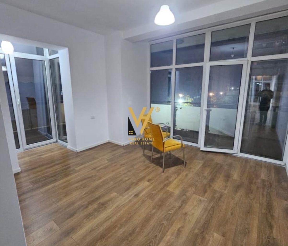 JEPET ZYRE 166 M2 ME QERA TE KOMUNA PARISIT 130.000 LEKE