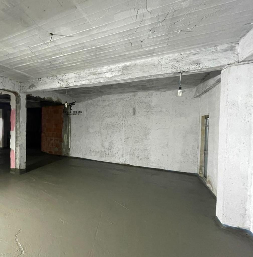 Negozio con Vetrina di 150 m², Prezzo 2.000 Euro