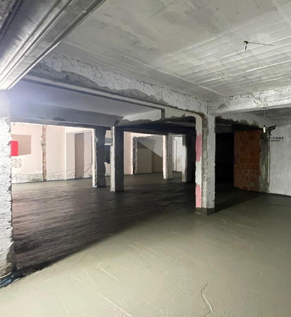 Negozio con Vetrina di 150 m², Prezzo 2.000 Euro