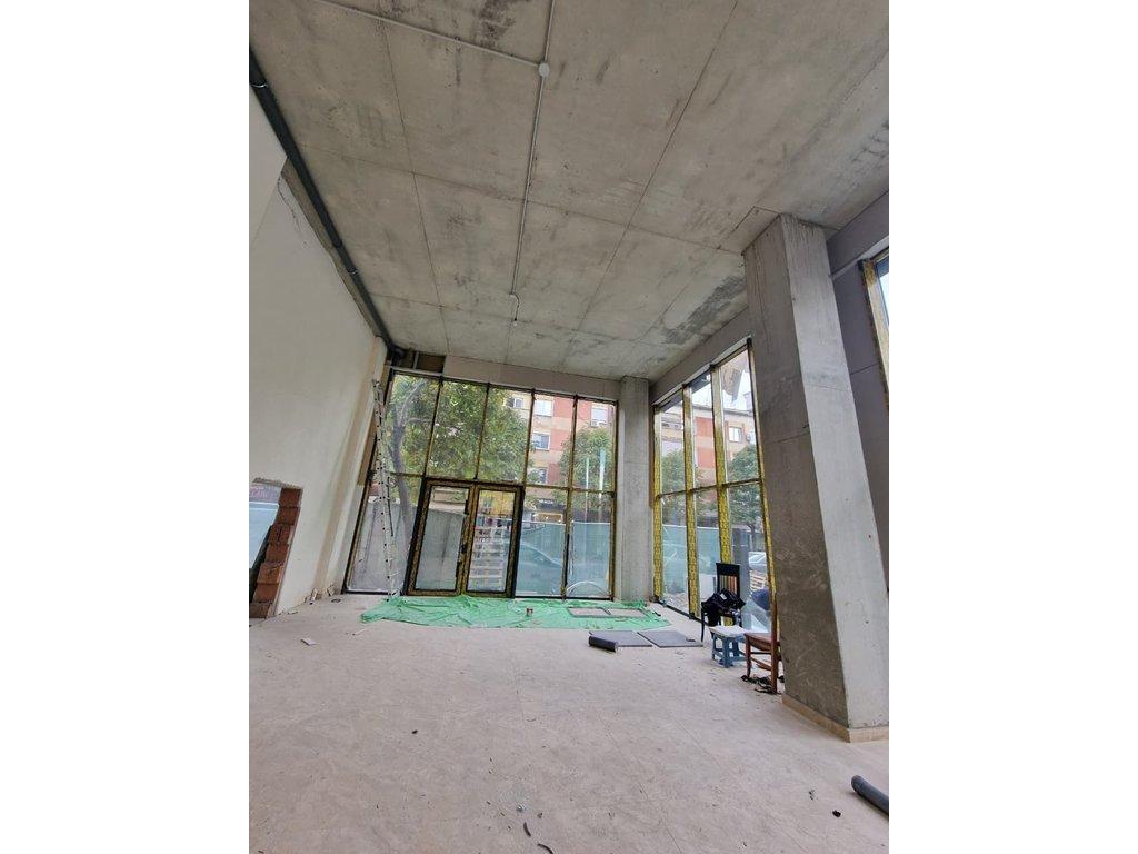 CORNER, BUZE RRUGE KRYESORE 160M2 Ambient Komercial me Qira