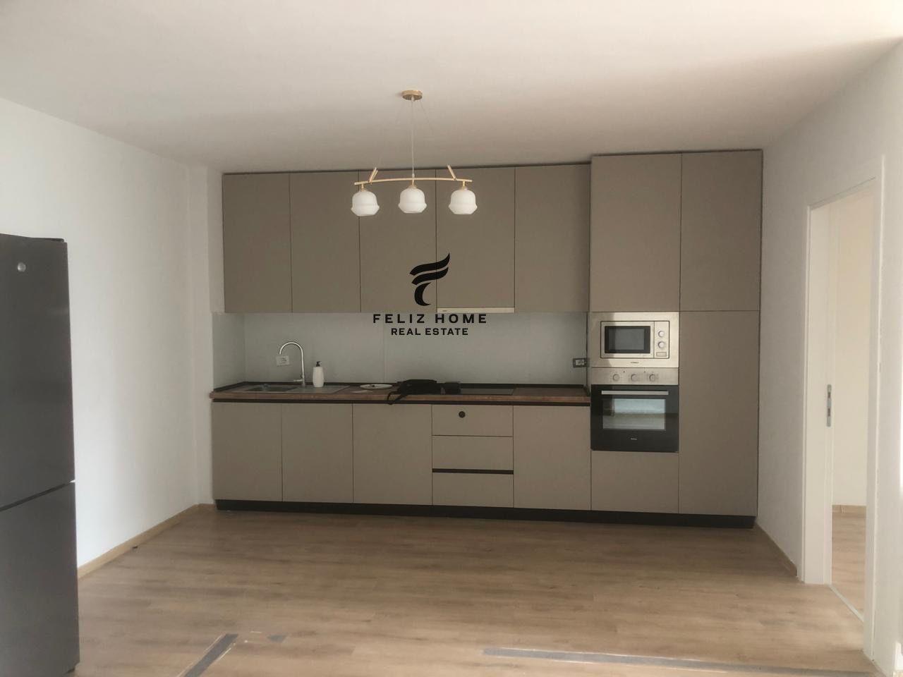 ZYRE ME QERA 138 M2 FUSHA E AVIACIONIT 1000 EURO