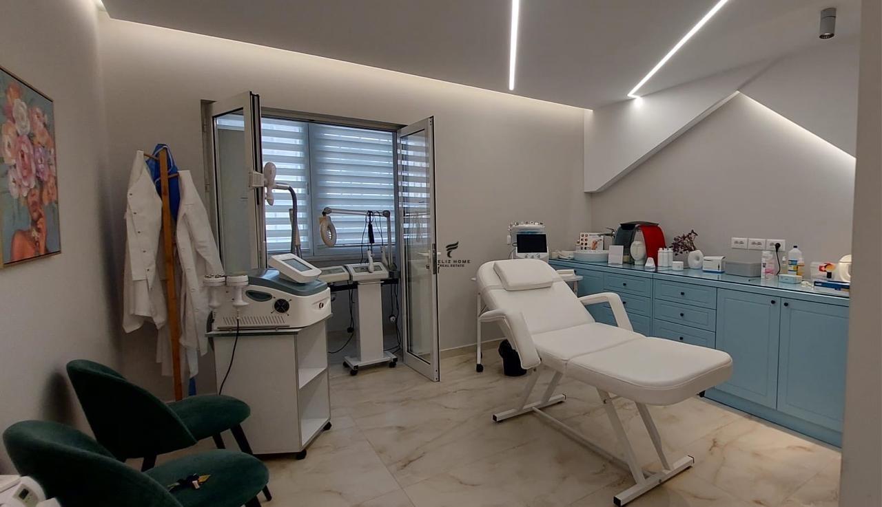 AMBIENT BIZNESI ME QERA 70 M2 RRUGA FORTUZI 2.500 EURO