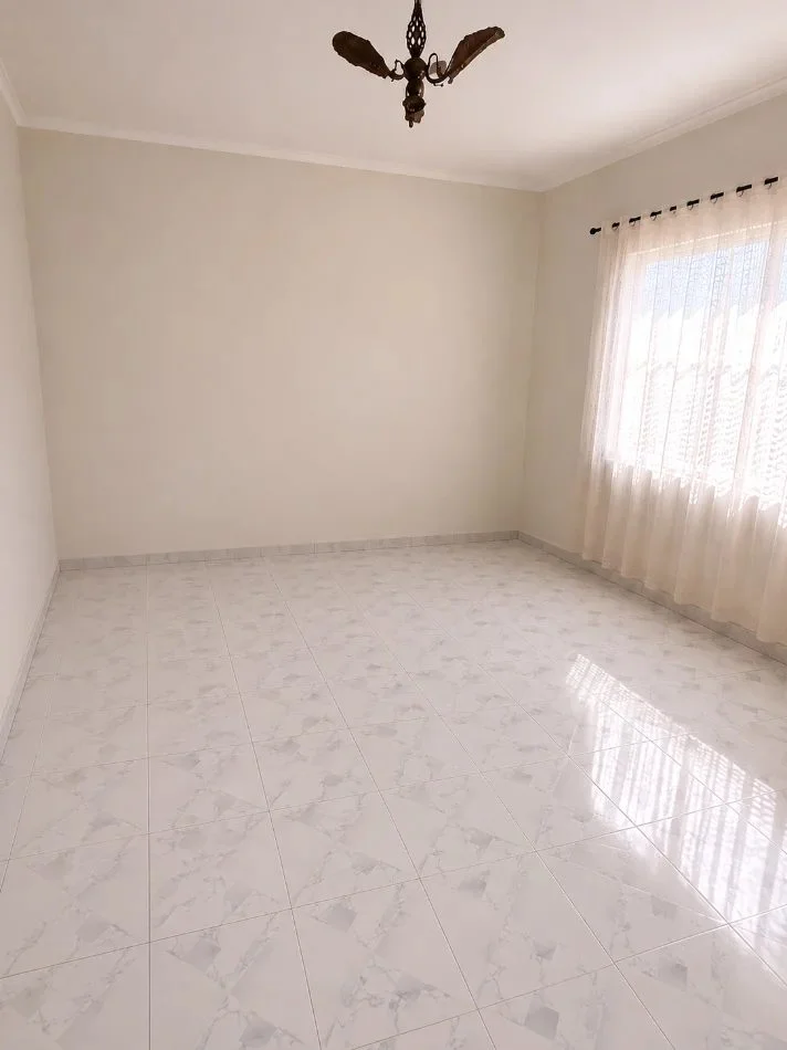 Tirane, vendesi appartamento 3+1 Piano 1, 140 m² 200.000 € (500 m larga QSUT)