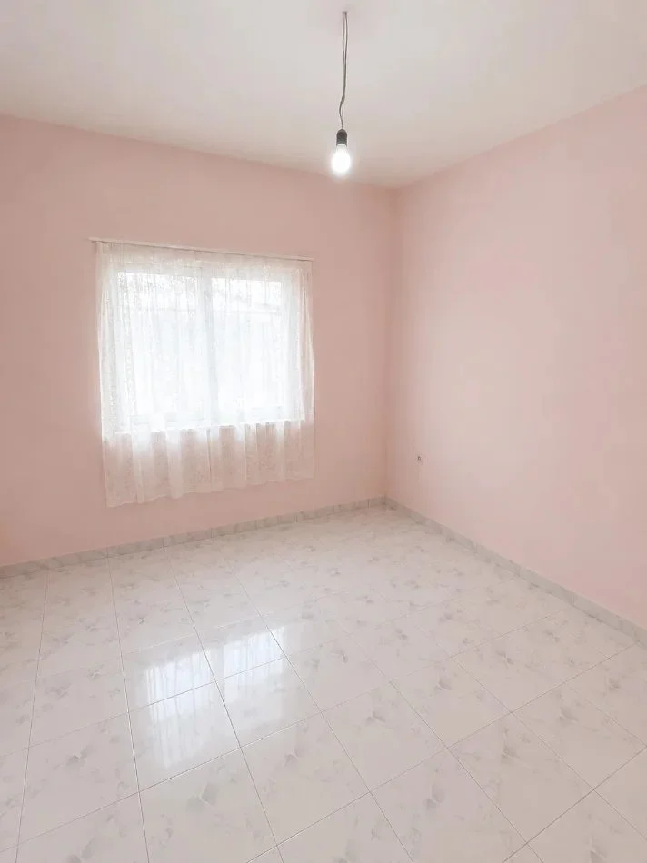 Tirane, vendesi appartamento 3+1 Piano 1, 140 m² 200.000 € (500 m larga QSUT)