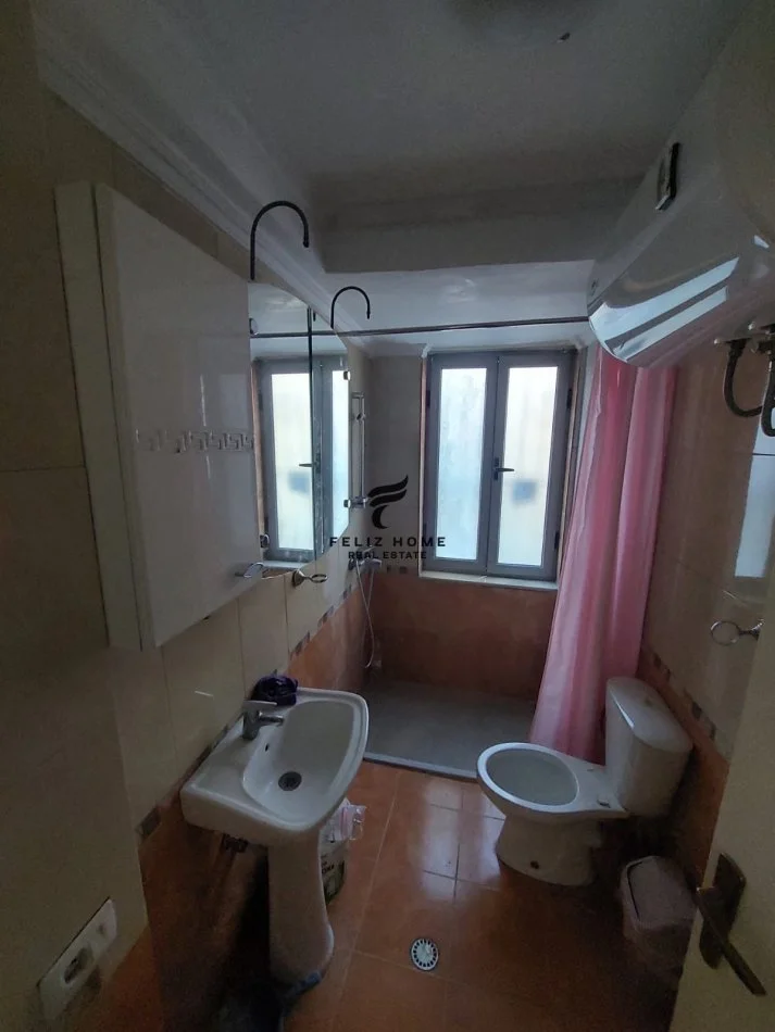 Tirane, vendesi appartamento 2+1+Balcone Piano 2, 75 m² 188.000 € (VIA KAVAJES)