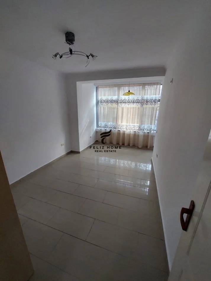 Tirane, vendesi appartamento 2+1+Balcone Piano 2, 75 m² 188.000 € (VIA KAVAJES)