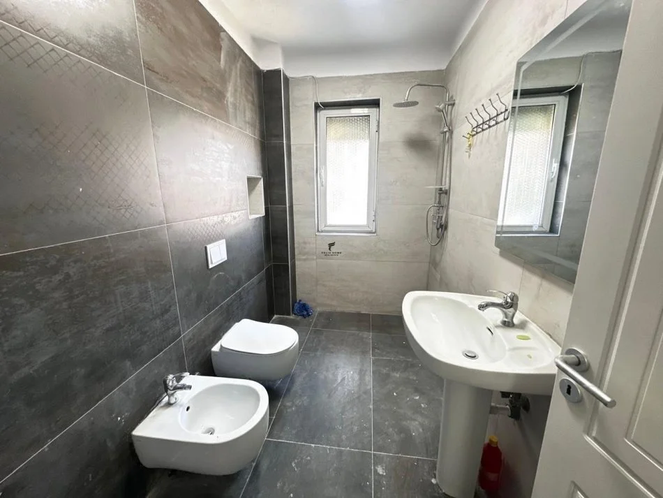 Tirane, vendesi appartamento 1+1+Balcone Piano 5, 56 m² 127.000 € (VIA DELL'ELBASAN)