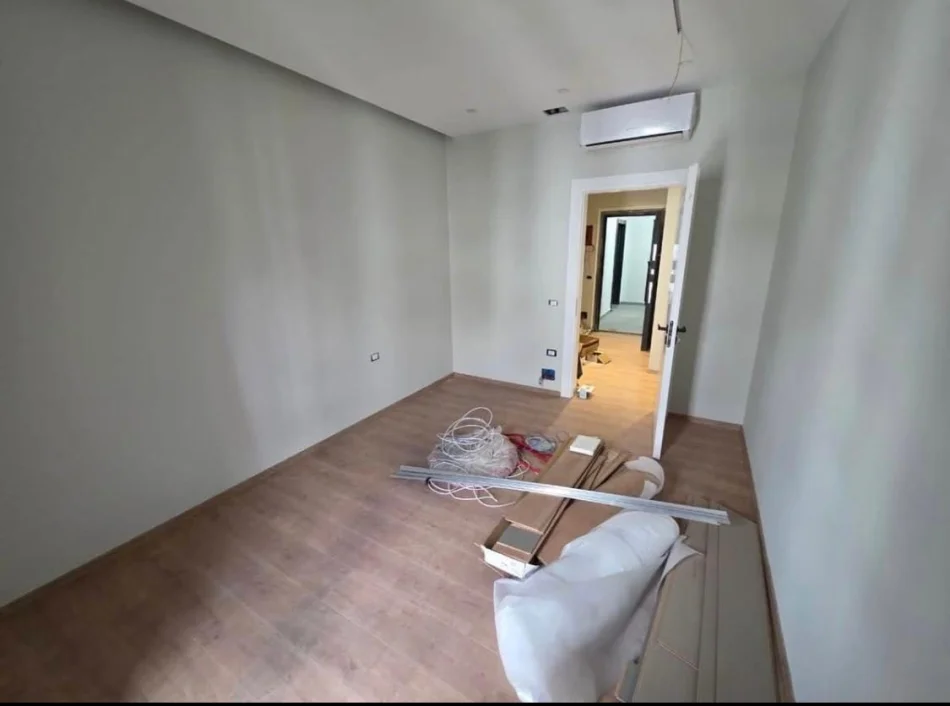 Tirane, vendesi appartamento 2+1 Piano 6, 189.000 € (Concord Center)