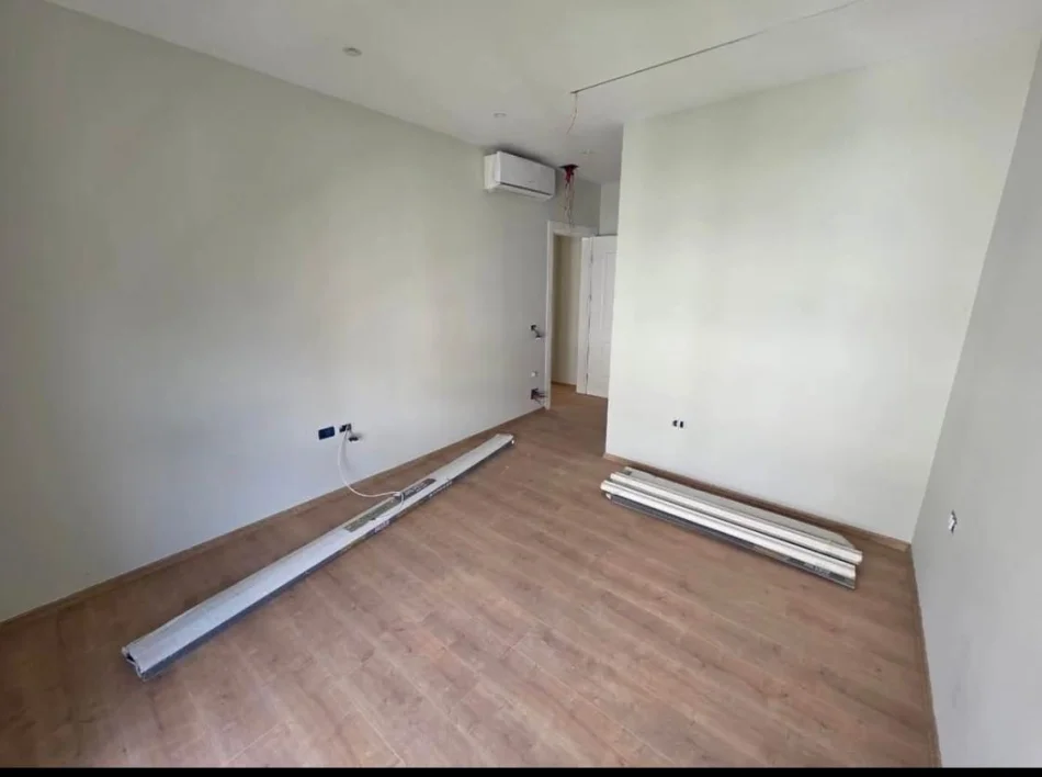 Tirane, vendesi appartamento 2+1 Piano 6, 189.000 € (Concord Center)