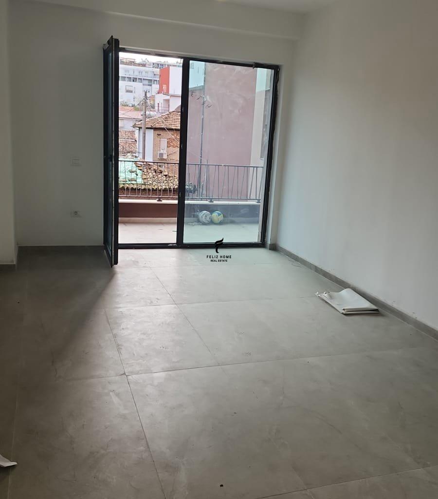 ZYRE ME QERA 97 M2 MYSLYM SHYRI 1.300 EURO FH-78526