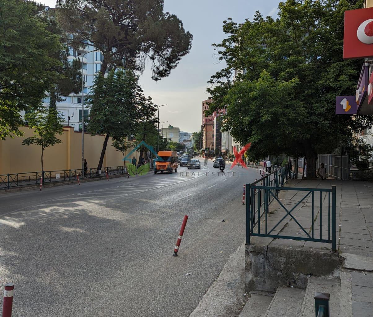 SHITET AMBJENT BIZNESI, PRANE LICEUT ARTISTIK, TIRANE
