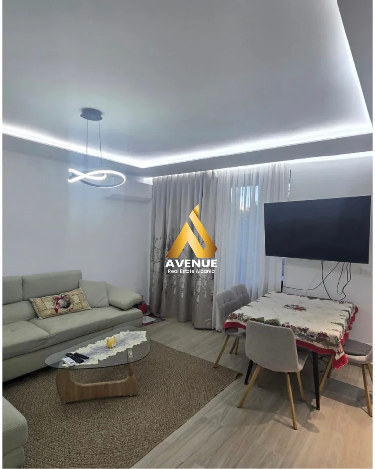 APARTAMENT LUKSOZ 2+1 NË SHITJE, RRUGA ARKITEKT KASEMI, PRANE BRRYLIT