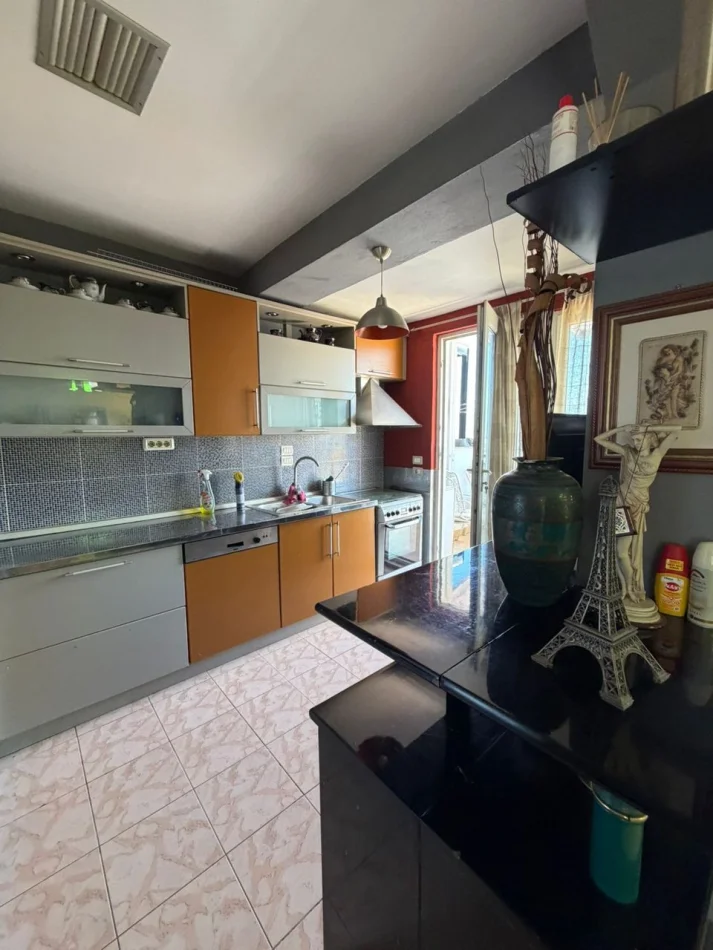 Tirane, vendesi appartamento 3+1 Piano 5, 219 m² 323.500 € (Kodra e Diellit 1)