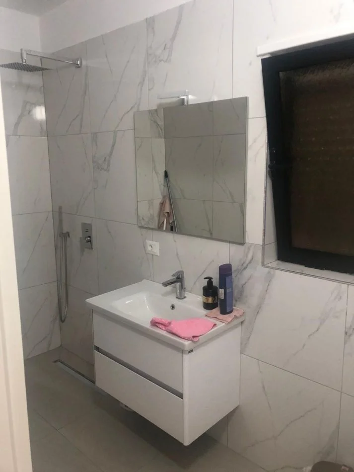 Tirane, vendesi 2+1 Piano 8, 116 m² 261.000 € (VIA DIBRES)