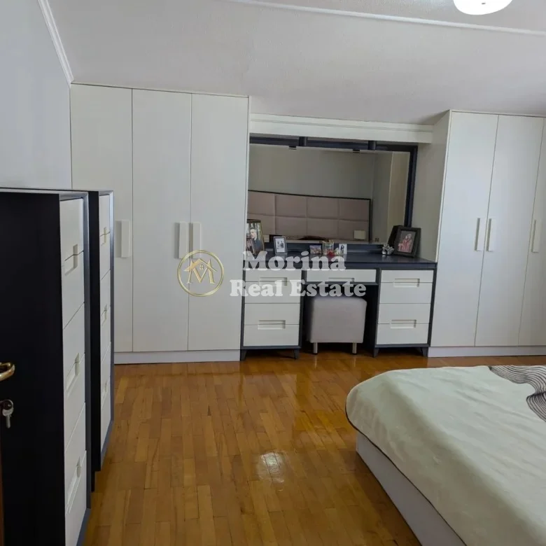 Tirane, vendi: Don Bosko, casa privata 4+1, piano 3, 280 m², prezzo 515.000 €