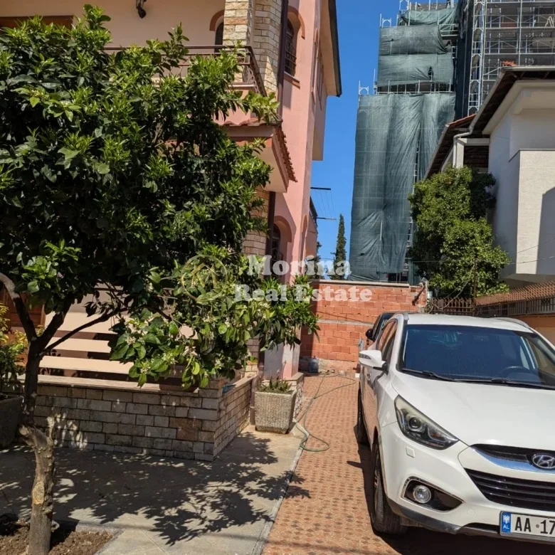 Tirane, vendi: Don Bosko, casa privata 4+1, piano 3, 280 m², prezzo 515.000 €