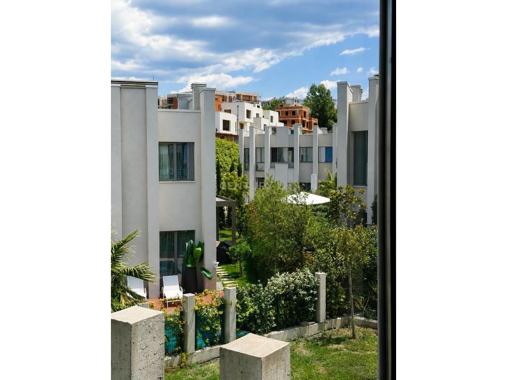 VILLA FOR RENT IN GREEN VALLEY!