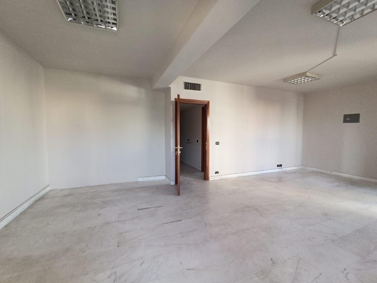 ZYRE ME QERA 130 M2 QENDER 1800 EURO