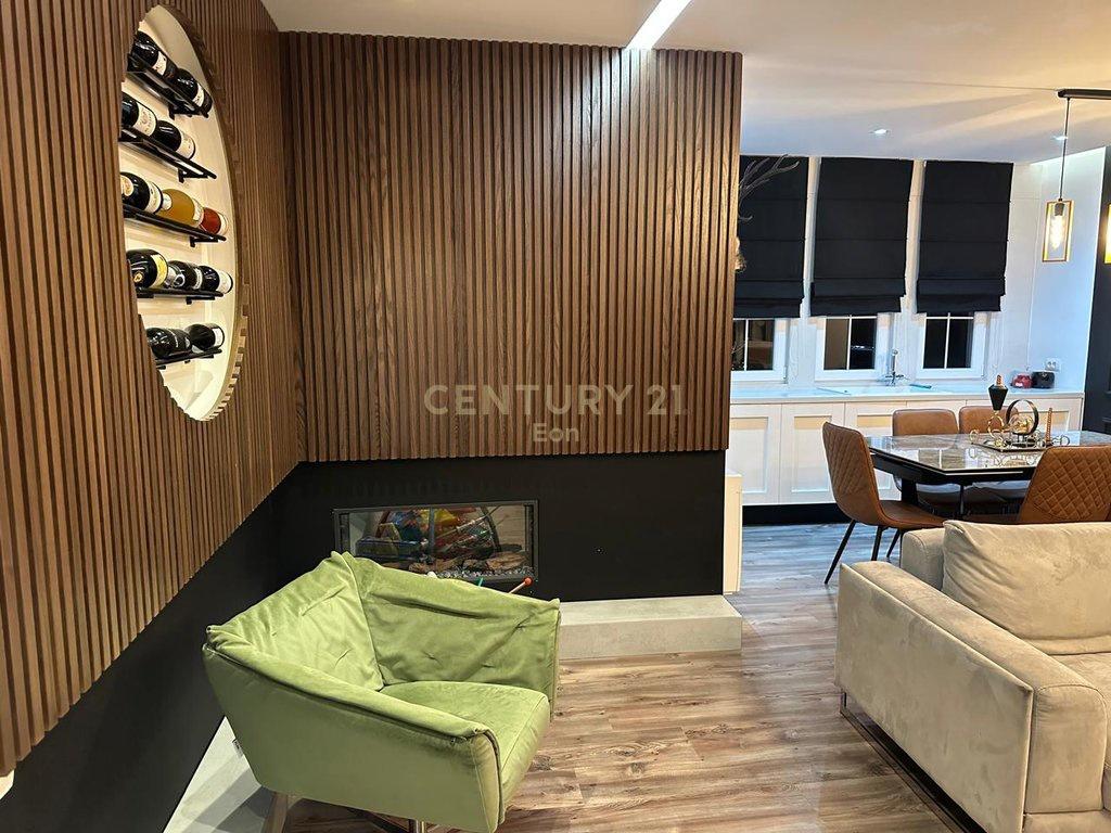 +355693150128. JAPIM ME QIRA APARTAMENT 2+1+2 NE QENDER TE