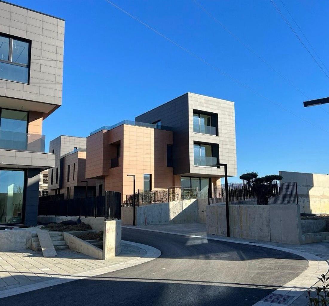 🏡 Vilë a schiera in vendita – Luminor Residence, TEG