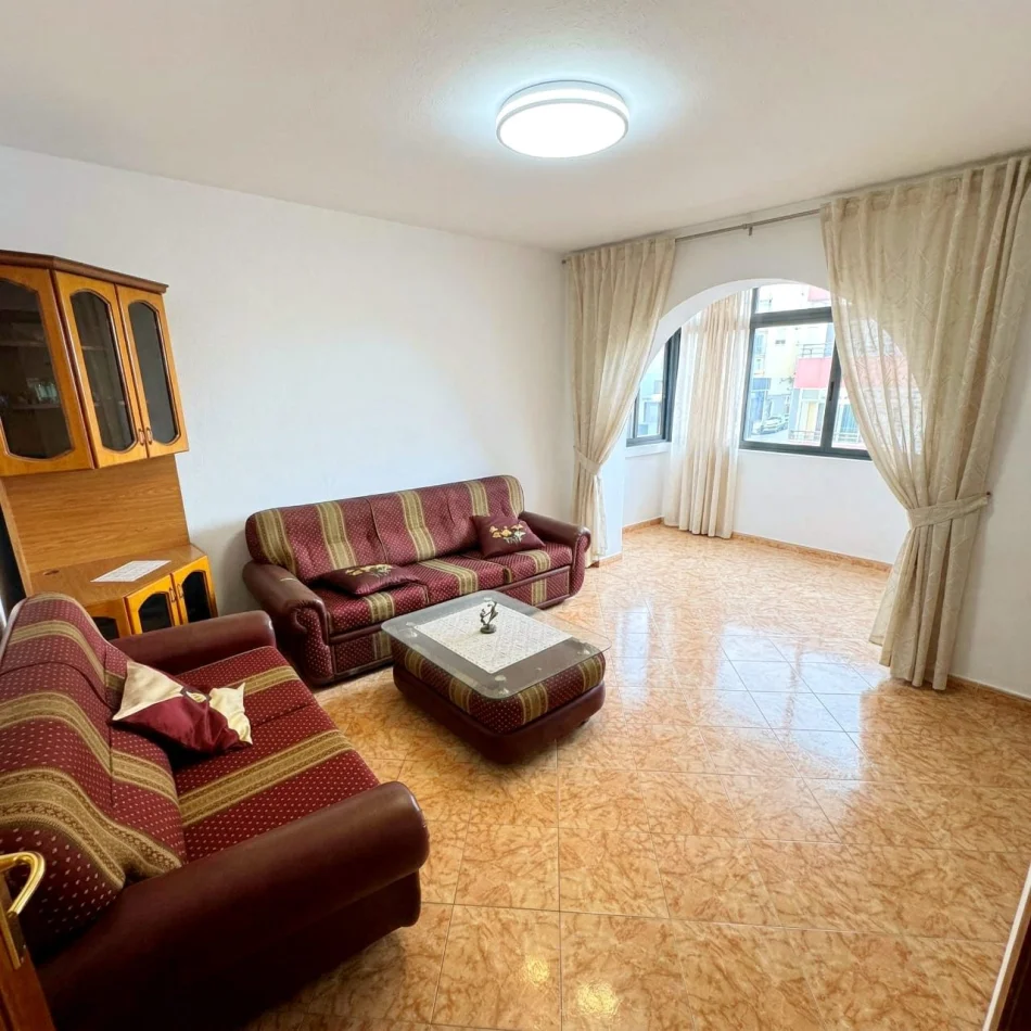 Tirane, jepet me qera apartament 1+1 Kati 5, 65 m² 400 € (Sheshi Kinostudio)