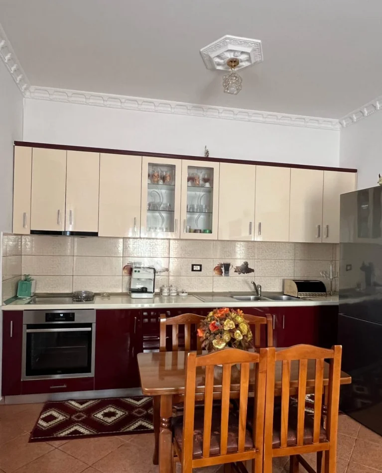 Tirane, jepet me qera apartament 2+1 Kati 2, 95 m² 500 € (Rruga Siri Kodra)