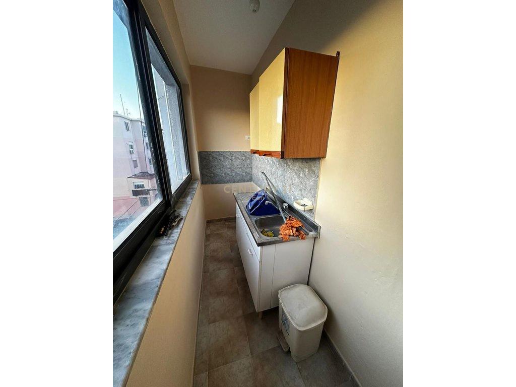 SHITET APARTAMENT KATI 4, 1+1 TEK STADIUMI, NE DURRES !
