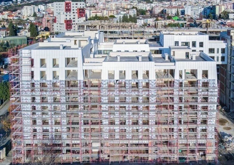 Tirane, shitet dyqan Kati 0, 205 m² 1030.000 € (PORCELAN)