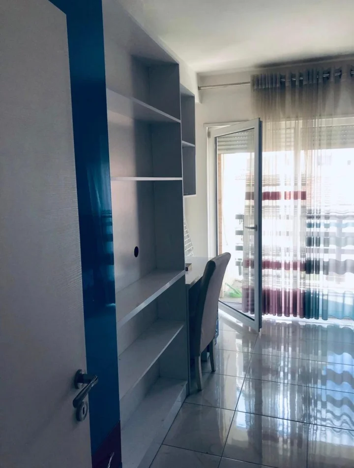 Tirana, affitto appartamento 2+1 Piano 2, 105 m² 700 € (Selvia)