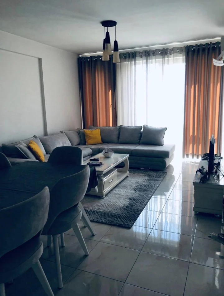 Tirana, affitto appartamento 2+1 Piano 2, 105 m² 700 € (Selvia)