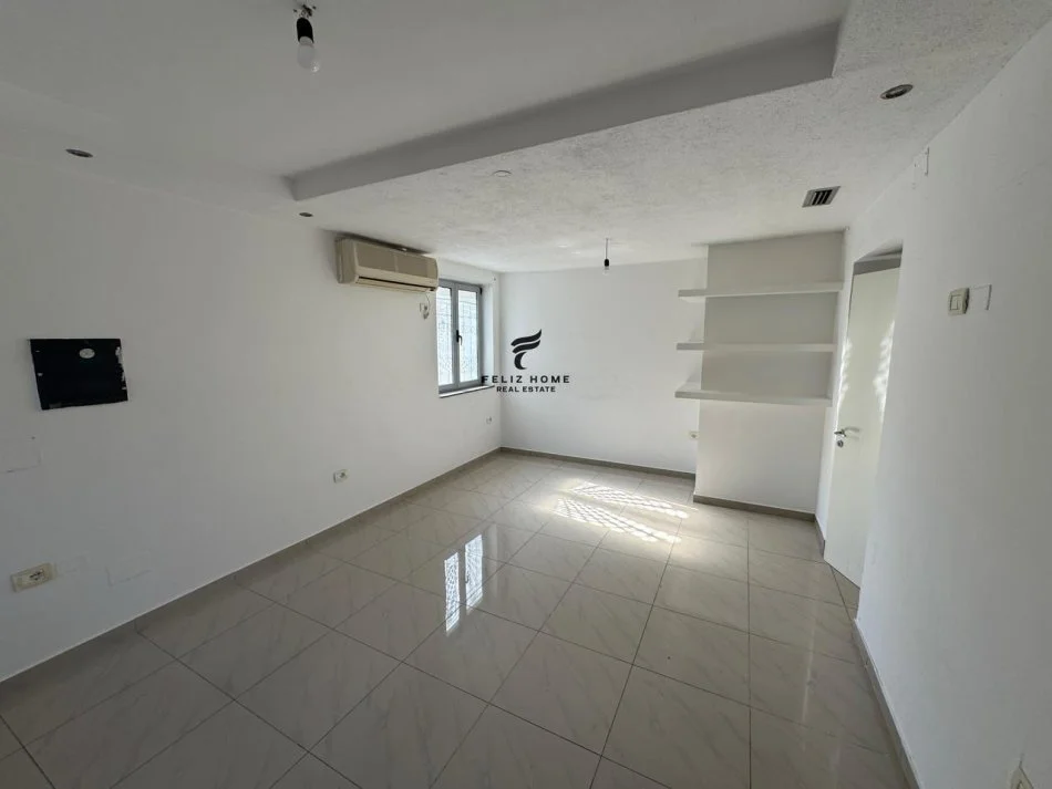 Tirane, jepet me qera zyre Kati 1, 100 m² 80 €