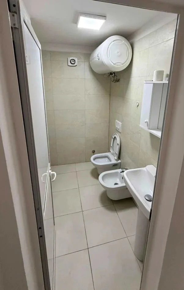 Tirane, affitto appartamento 1+1 Piano 1, 60 m² 450 € (Spitali Qsut)