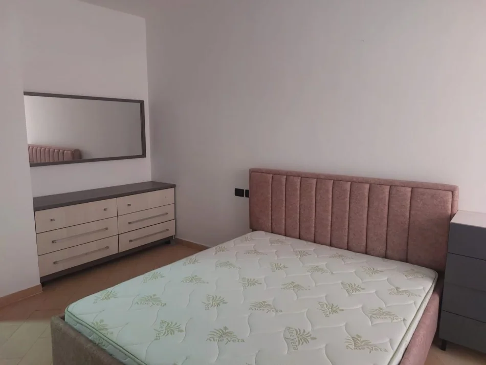 Tirane, Apartment 2+1 for Rent, Second Floor, 98 m², €450 (Vila L)