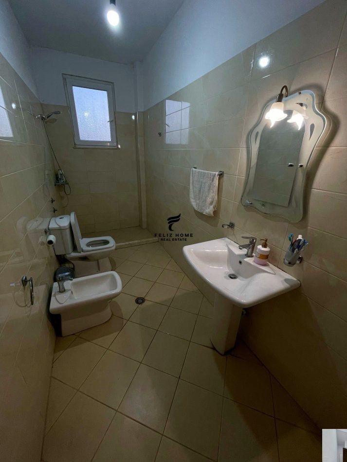 VILLA con cortile 2-camere 360 m2 a 2.000 euro