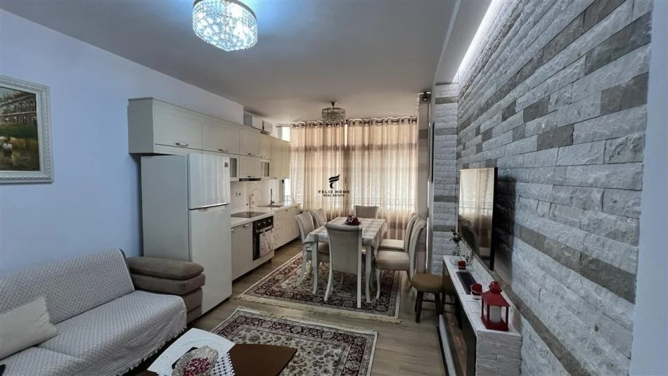 Tirane, affitto appartamento 3+1+Balcone Piano 3, 100 m² 900 € (IRFAN TOMINI)