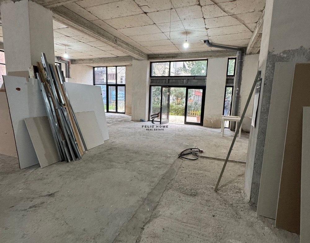Zyra con Quota di Affitto 210 m², Prezzo 1.400 Euro