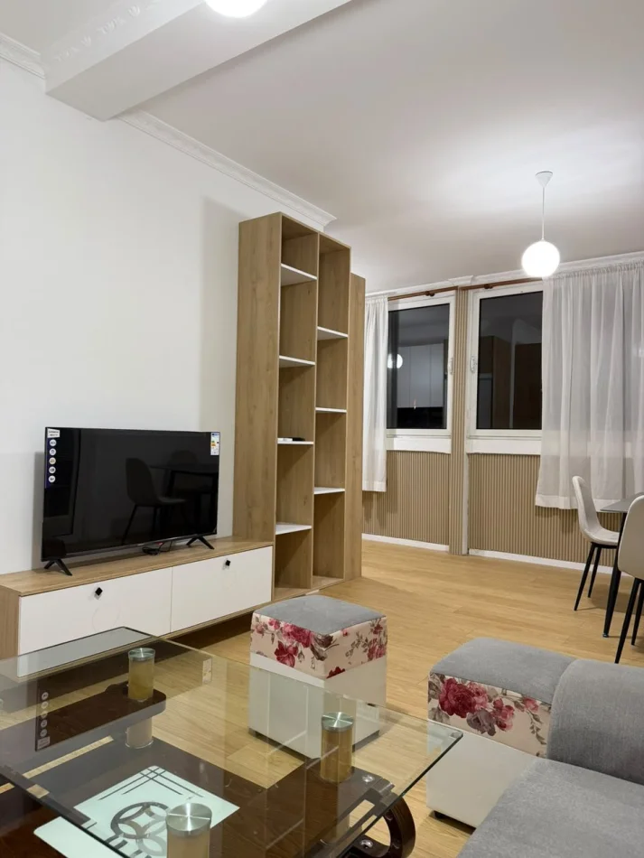Tirane, jepet me qera apartament 1+1 Kati 4, 65 m² 500 € (Astir)