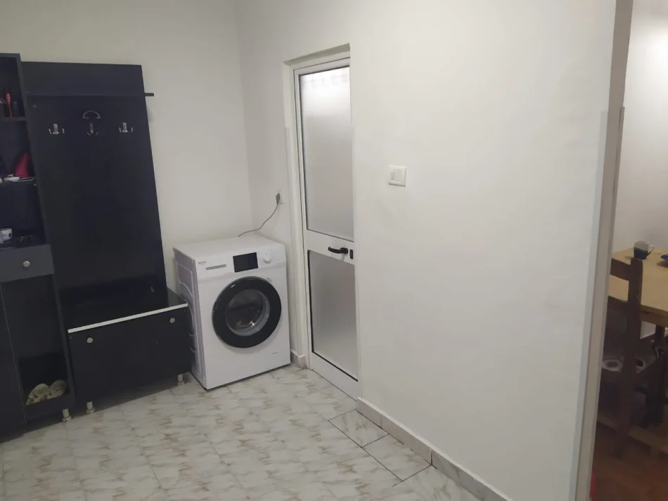 Tirane, Apartment 1+1 for Rent, 3rd Floor, 65 m², 400 € (Ali Demi)