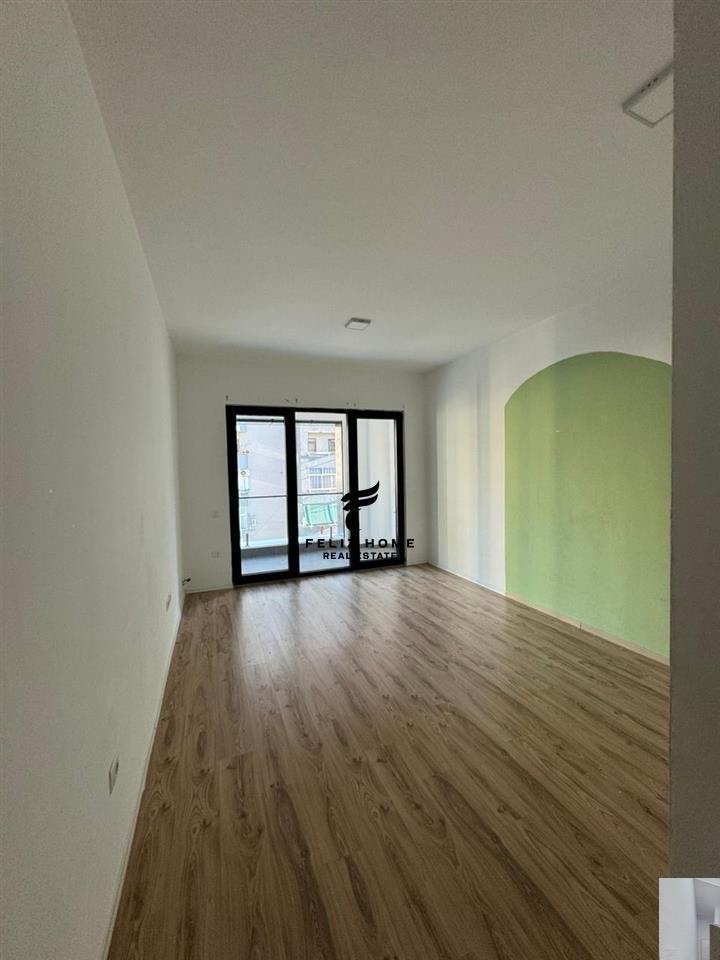ZYRE ME QERA 98 M2 BLLOKU 2000 EURO