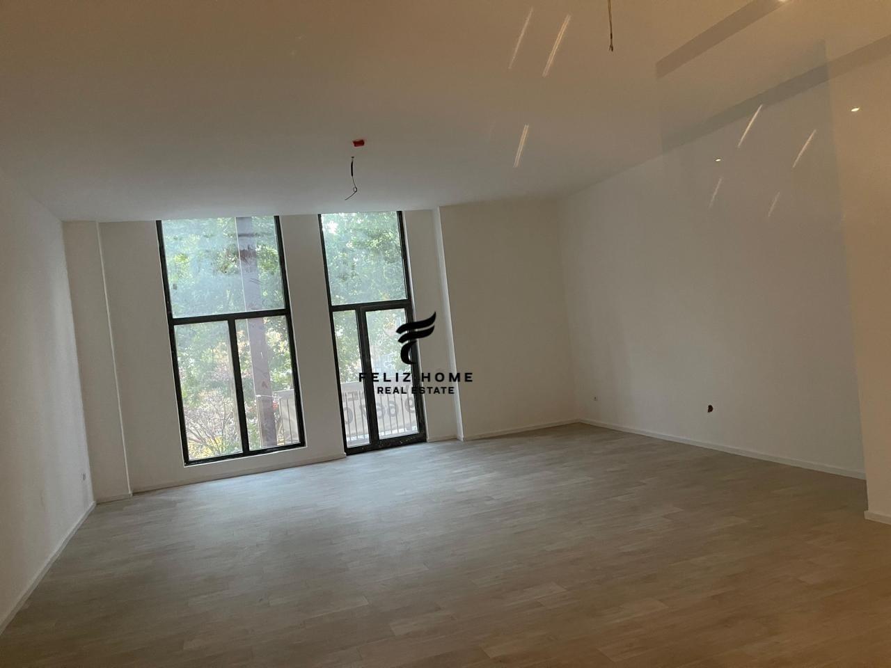 ZYRE ME QERA 124 M2 21 DHJETORI 2500 EURO