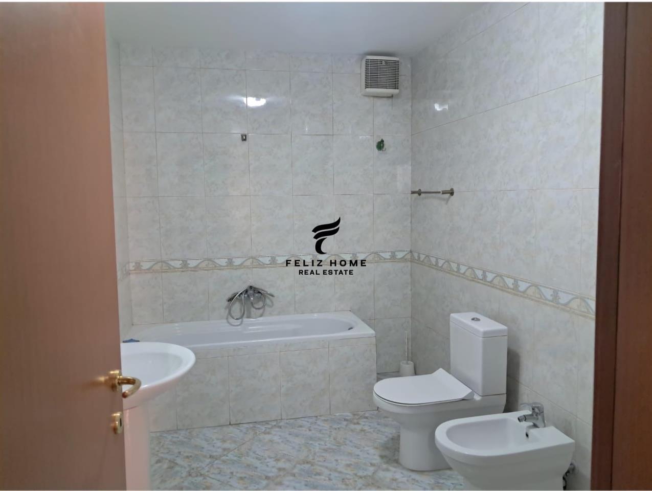 ZYRE ME QERA 133 M2 BLLOKU 1.500 EURO
