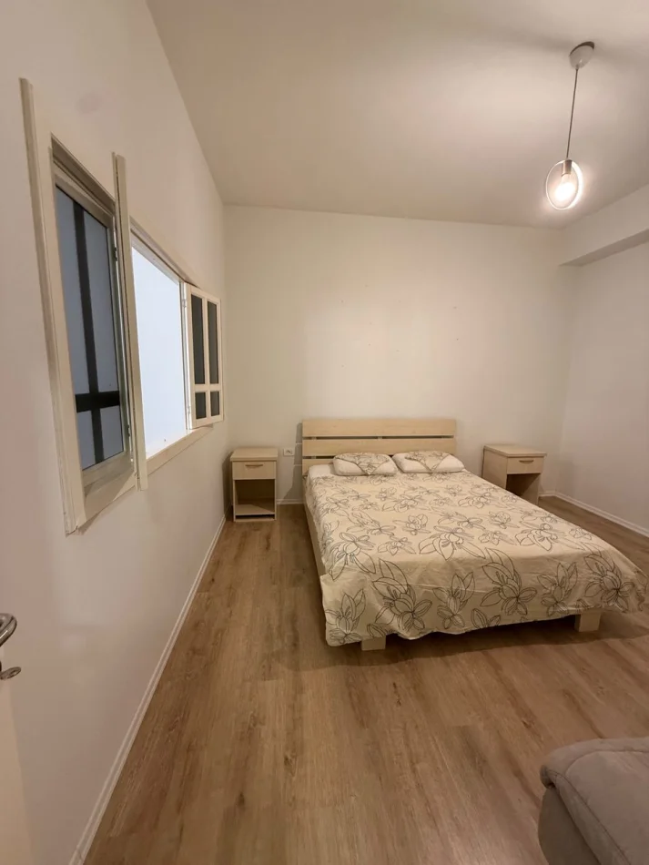 Tirane, jepet me qera apartament 1+1 Kati 1, 50 m² 500 € (The New Bazaar)