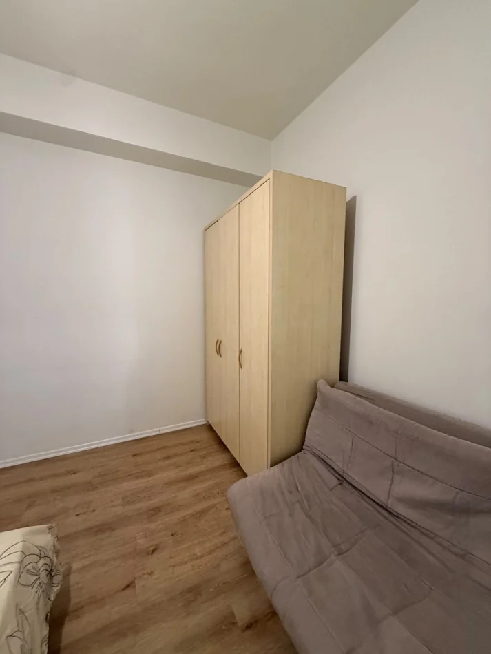 Tirane, jepet me qera apartament 1+1 Kati 1, 50 m² 500 € (The New Bazaar)