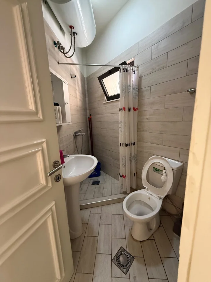 Tirane, jepet me qera apartament 1+1 Kati 1, 50 m² 500 € (The New Bazaar)