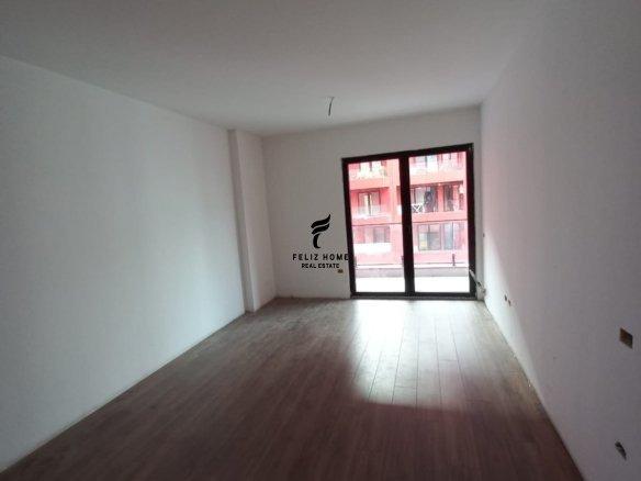 ZYRE ME QERA 70 M2 RRUGA E DIBRES 700 EURO FH-64938